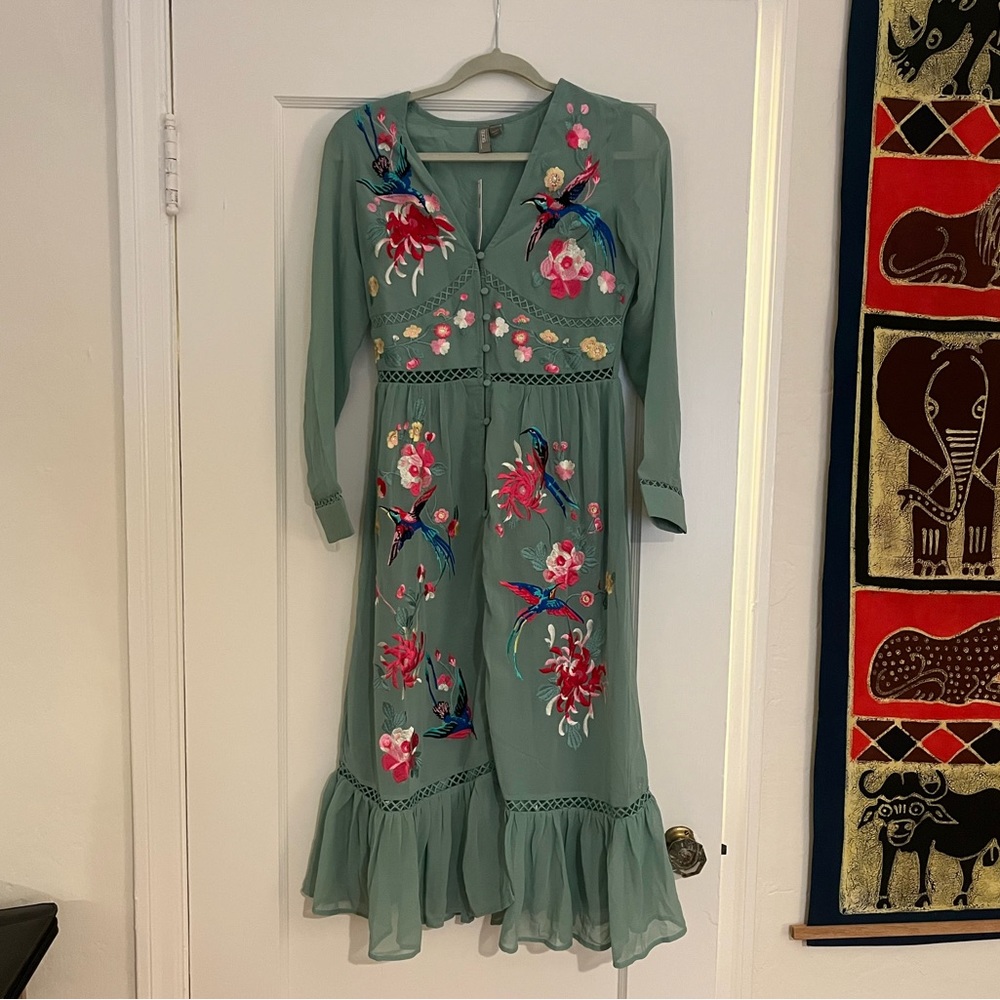 NWT embroidered bird and floral ASOS midi dress 🦜🌷
